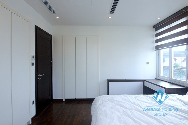 An elegant apartment on top floor for rent on Tu Hoa street